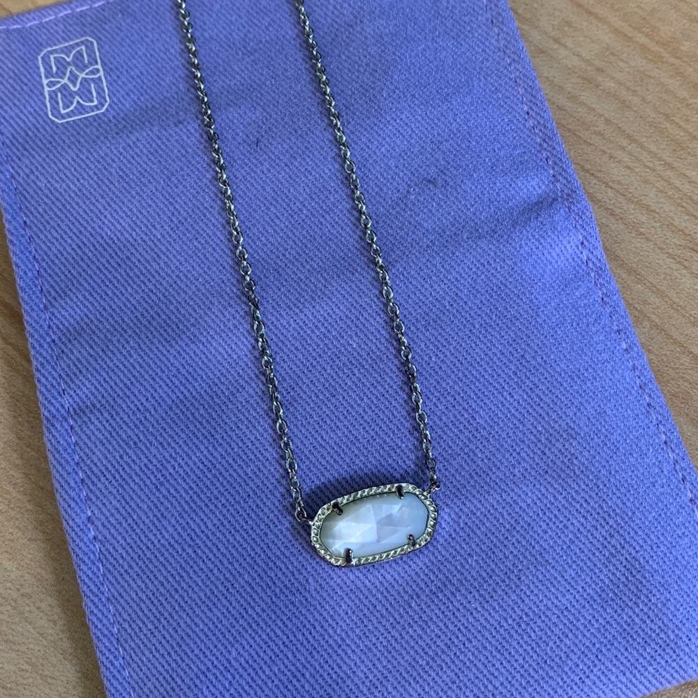 Kendra Scott Elisa Gold Pendant Necklace in Ivory Mother-of-Pearl